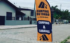 Cabana com Ar condicionado e area de cozinha e banheiro compartilhado a 10 minutos do Parque Beto Carrero